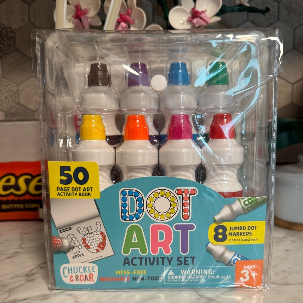 Chuckle & Roar Dot Art Activity Set (new)